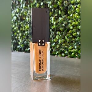 4-W310-Givenchy Prisme Libre Skin-Caring Glow Foundation — NWOB